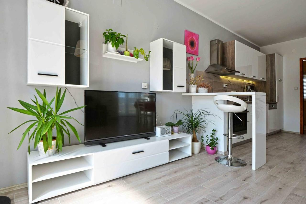 Apartment Kristina Murter Exteriör bild