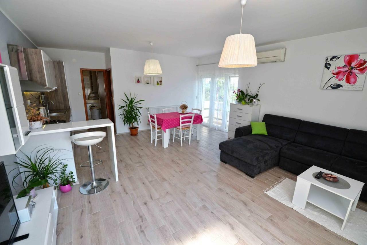 Apartment Kristina Murter Exteriör bild