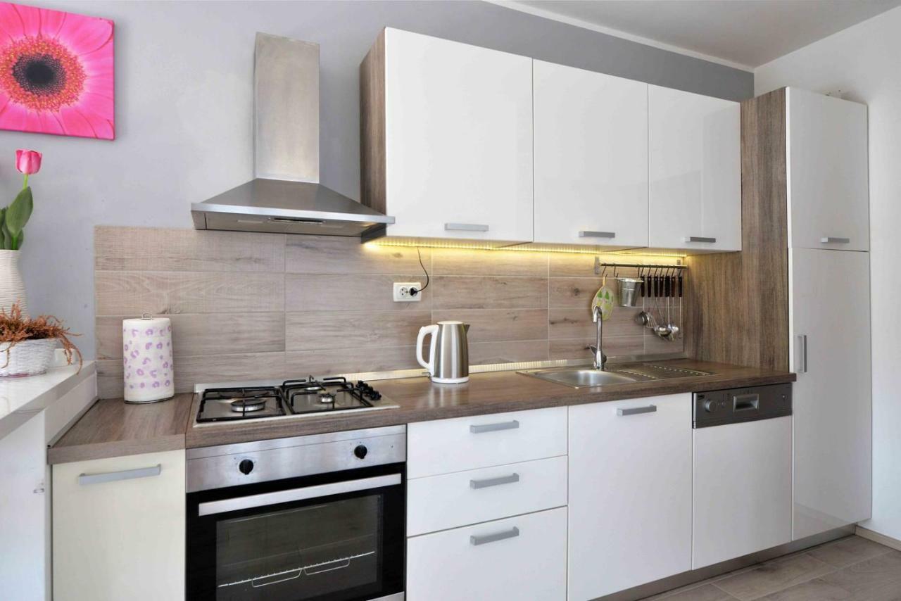 Apartment Kristina Murter Exteriör bild