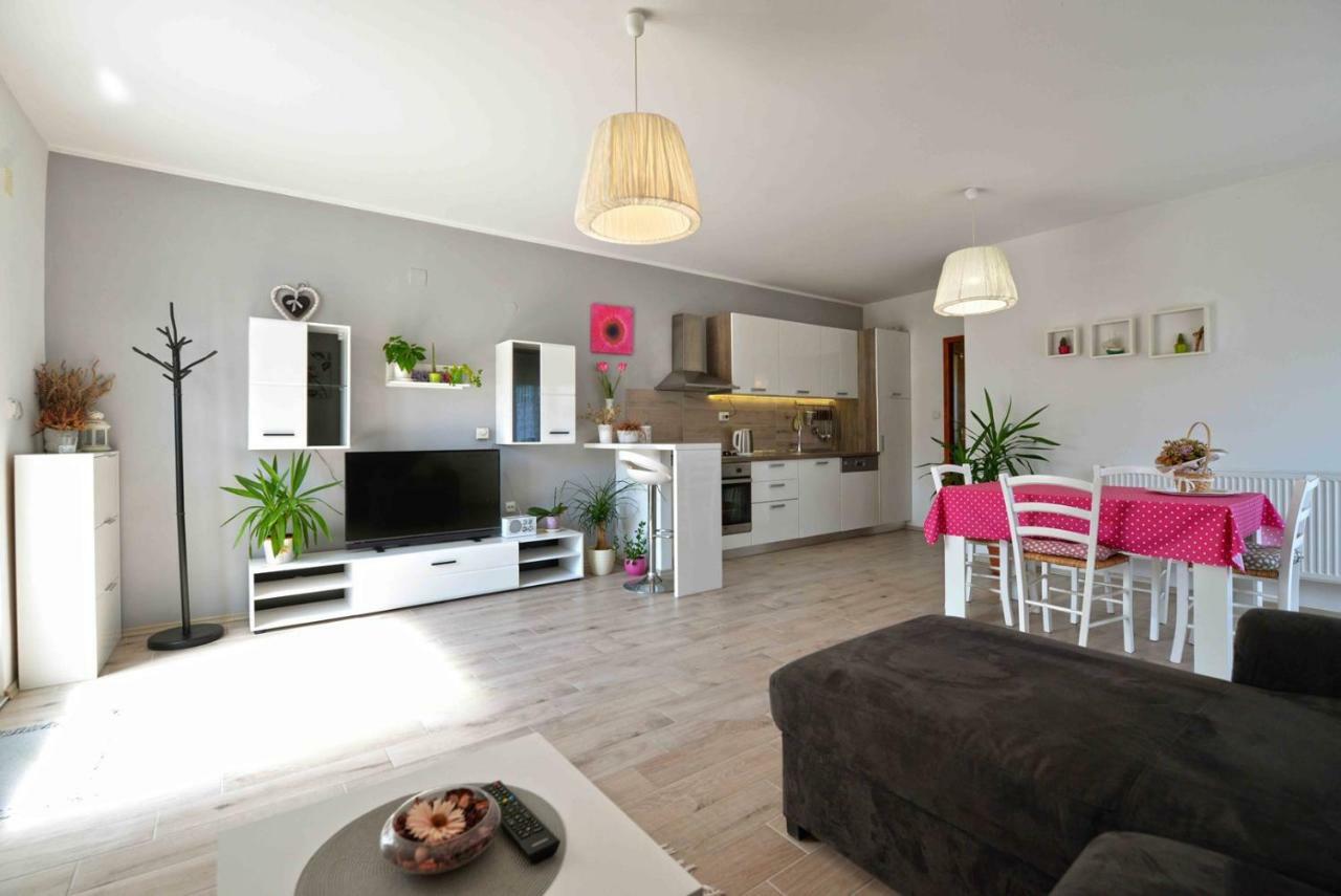 Apartment Kristina Murter Exteriör bild