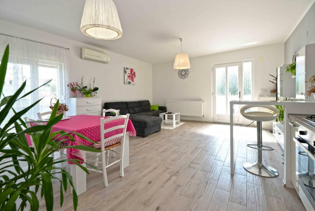 Apartment Kristina Murter Exteriör bild