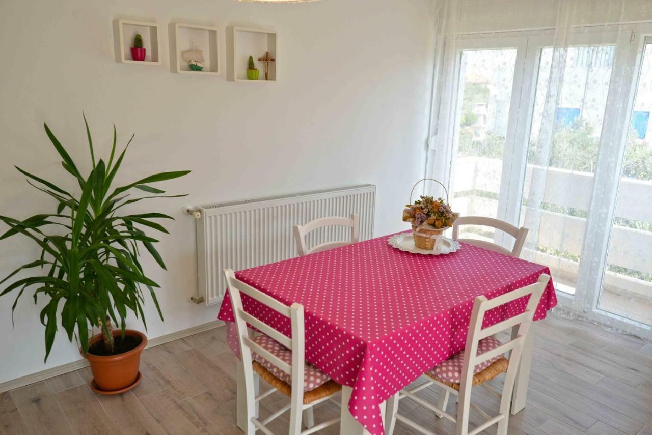 Apartment Kristina Murter Exteriör bild